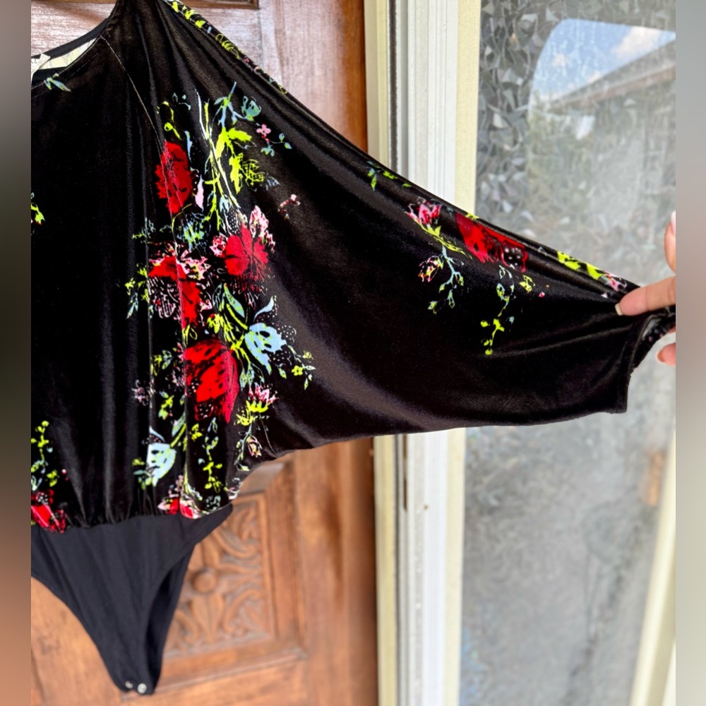 Free People Intimately Black Floral Crushed Velvet Bodysuit. Size Small. NWOT. - Picture 13 of 17